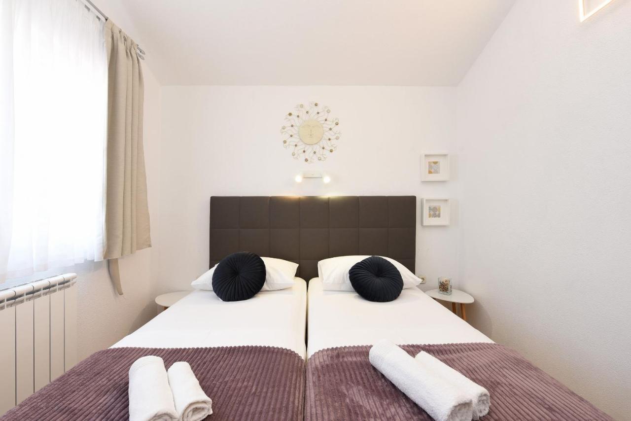 Apartment Apartments Amari Starigrad Paklenica