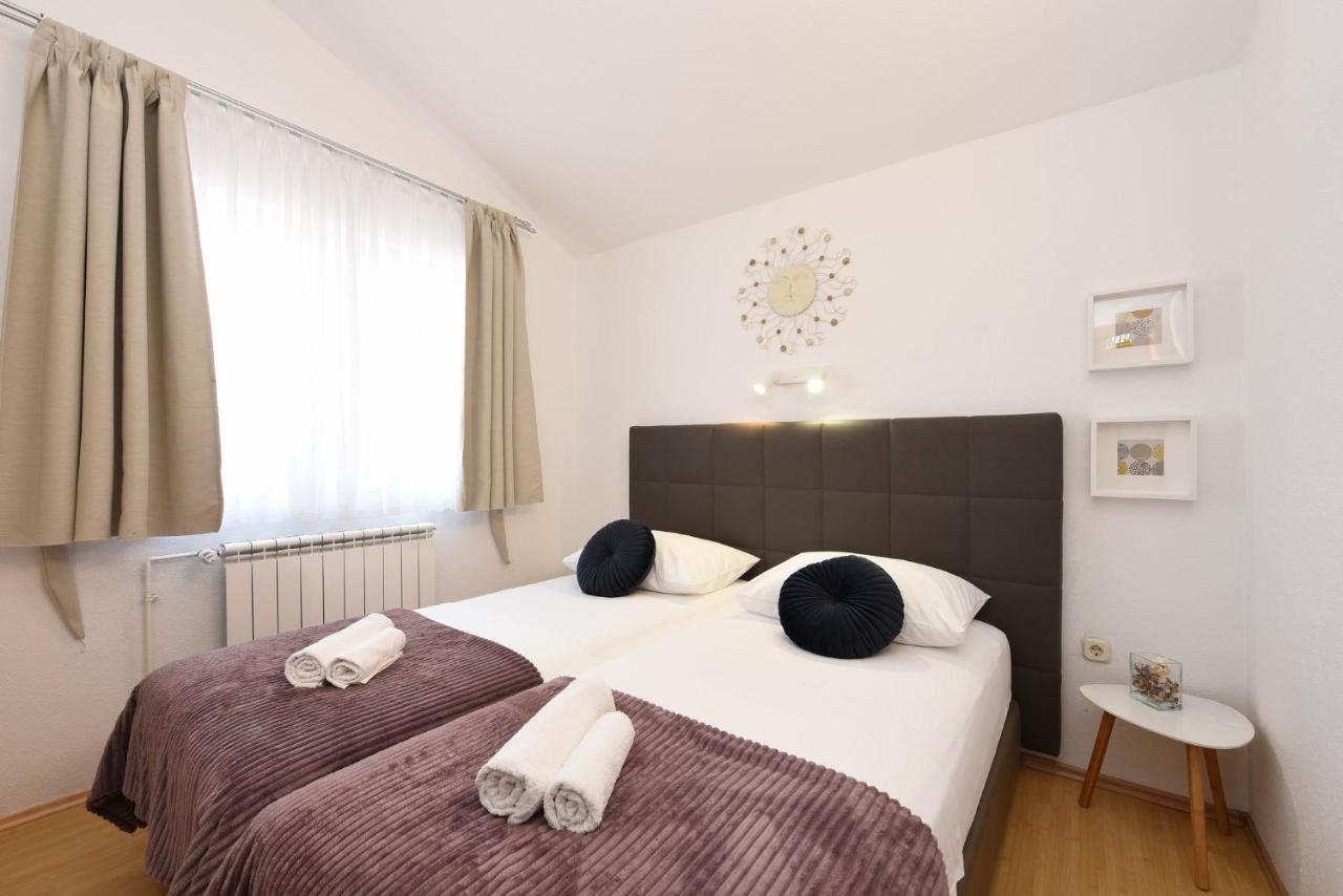 Apartments Amari * Starigrad Paklenica