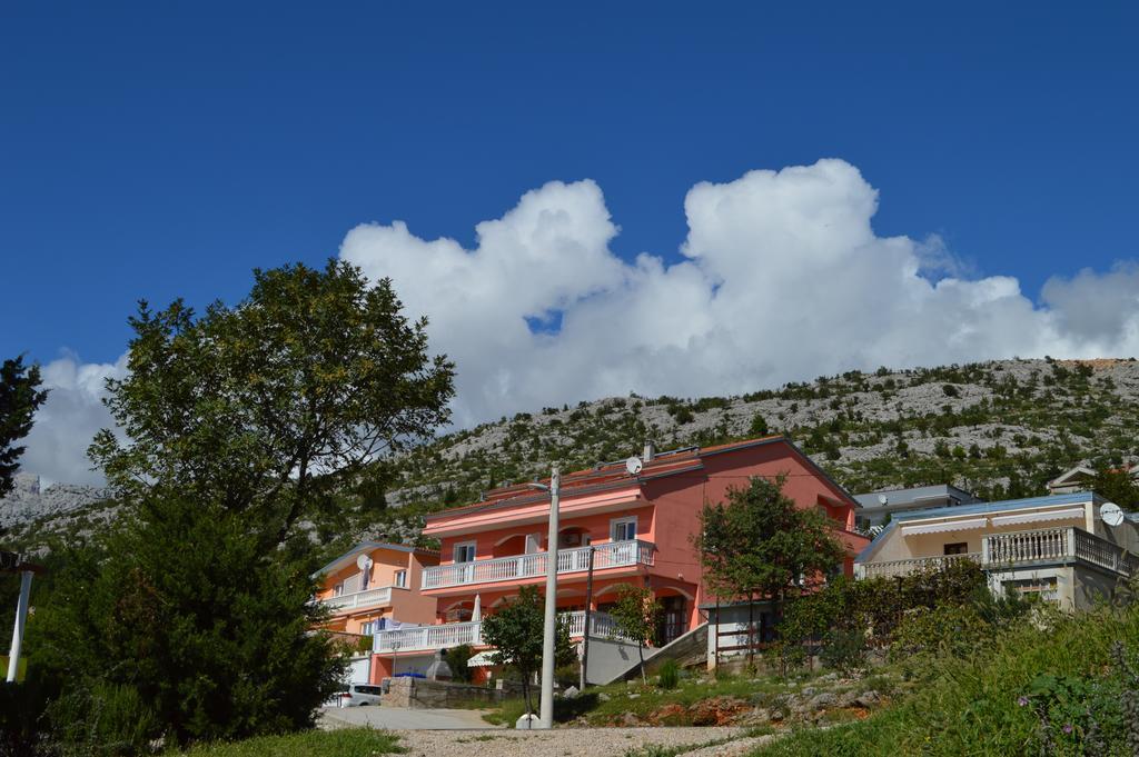 Apartments Amari *